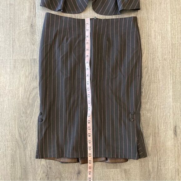 Louis Verdad Brown Pin Stripe 2 Piece Suit XS Top S Skirt EUC - Picture 10 of 10
